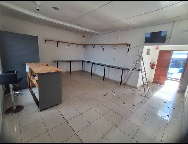 Business property to rent in UVONGO